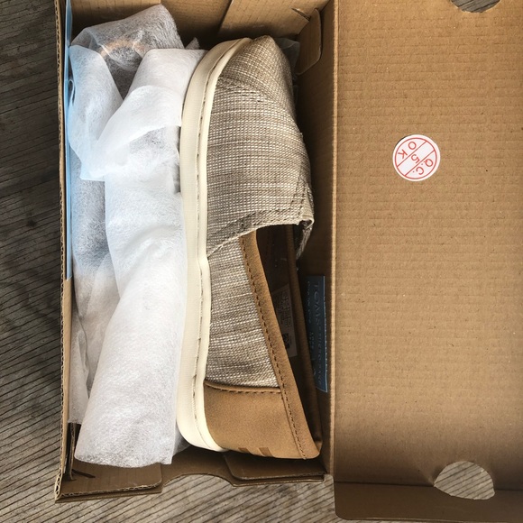 Kids TOMS shoes BNIB - Picture 7 of 10